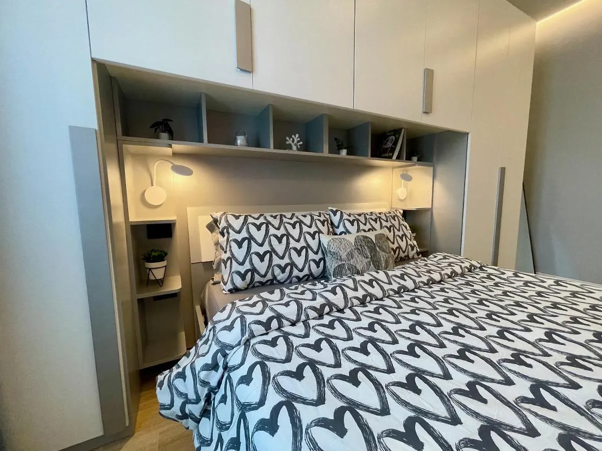 Luxury Downtown - Milan Mf Apartments 0*,  Italië